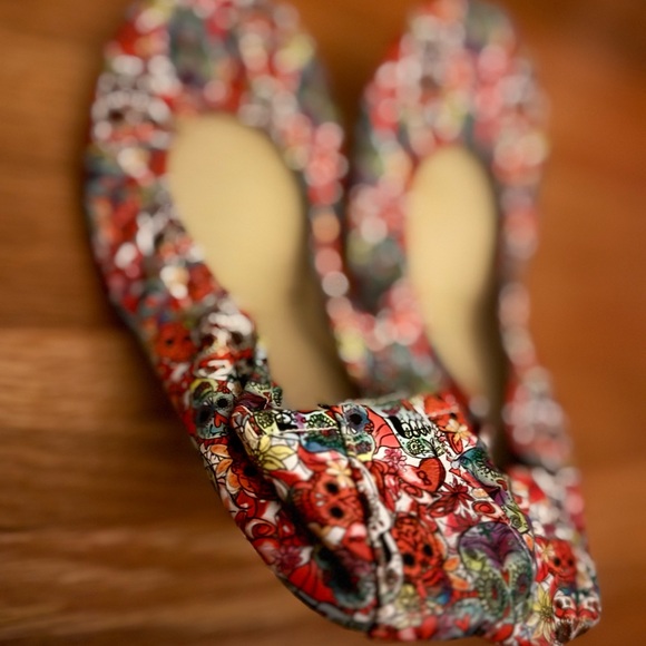 Colorful Skull Patterned Flats - Picture 4 of 6